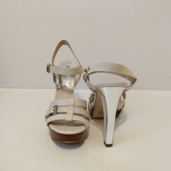 Michael Michael Kors Cream Silver Leather Strap Buckle 5" Heels sz 8.5 M - Picture 11 of 13